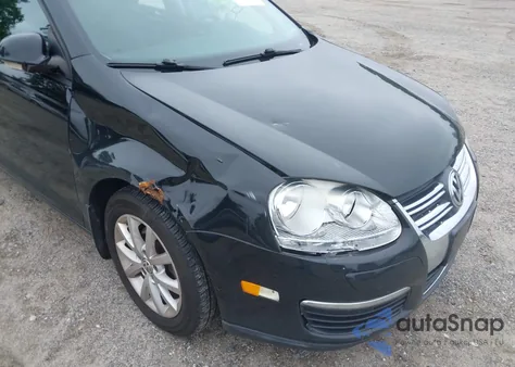 2010 Volkswagen Jetta Limited Edition из США, поврежденный, VIN 3VWRZ7AJ0AM105047